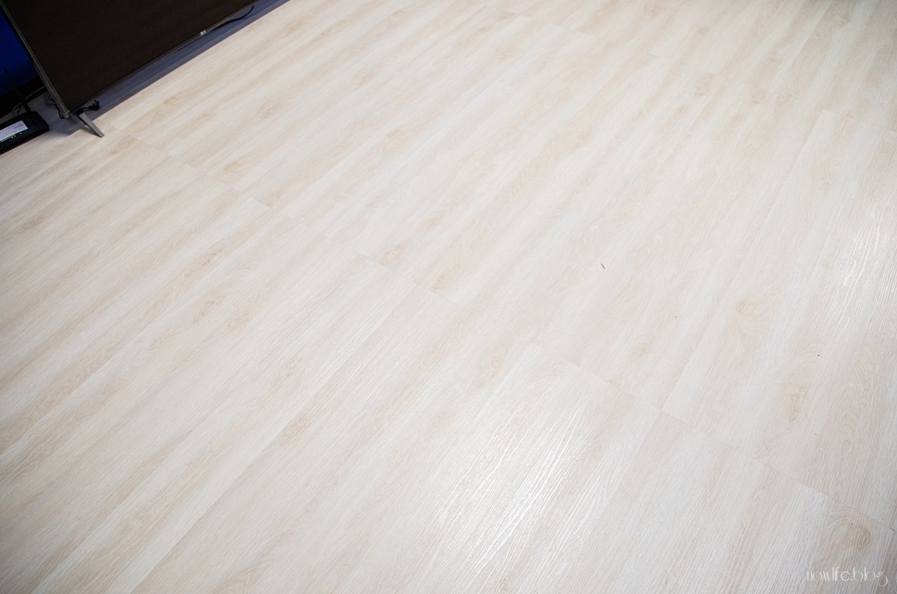 租屋改造｜耐磨仿木地板自己裝！木紋地板讓房間質感都不一樣了