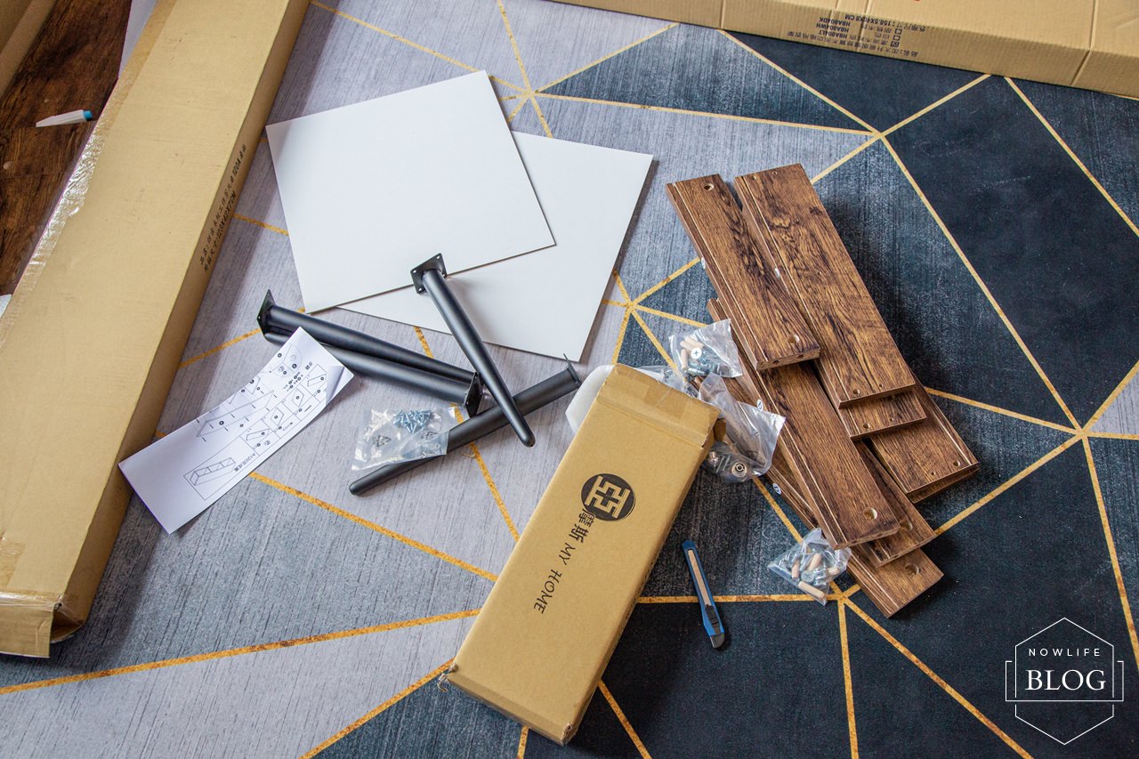 放玄關的衣帽架，讓客廳更整齊清爽的掛衣收納幫手