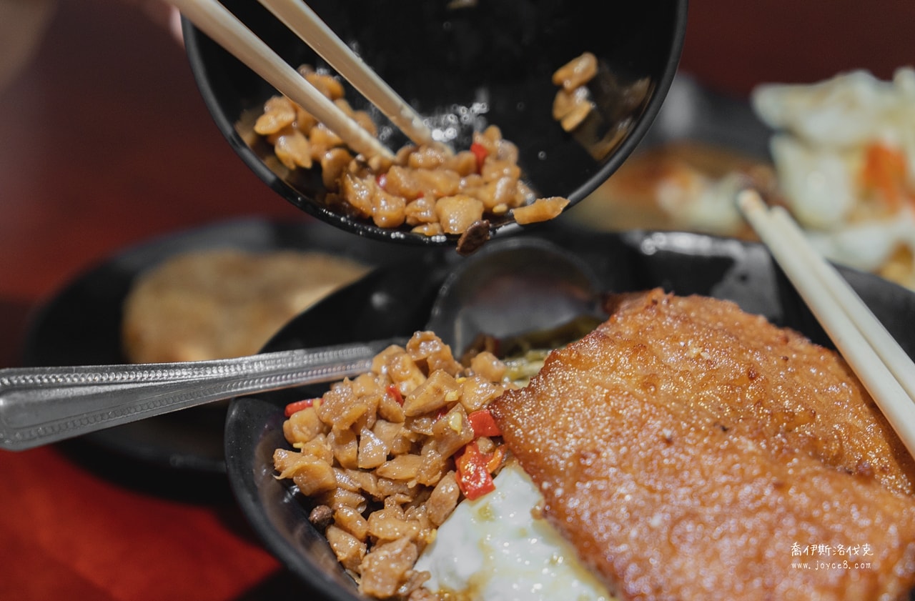 馬路益燒肉飯加辣菜脯