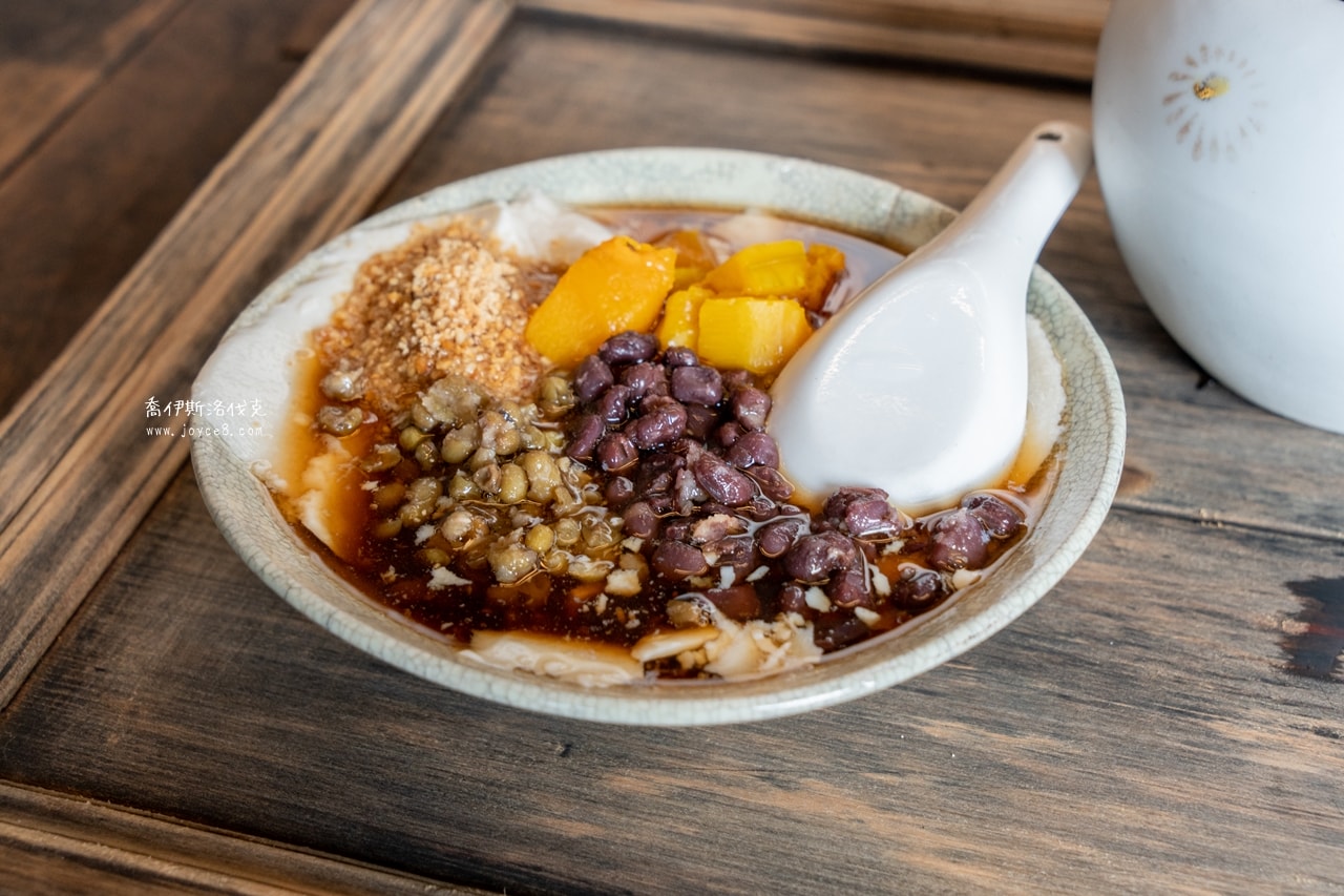 二馬豆花配料四種全加的綜合豆花60元