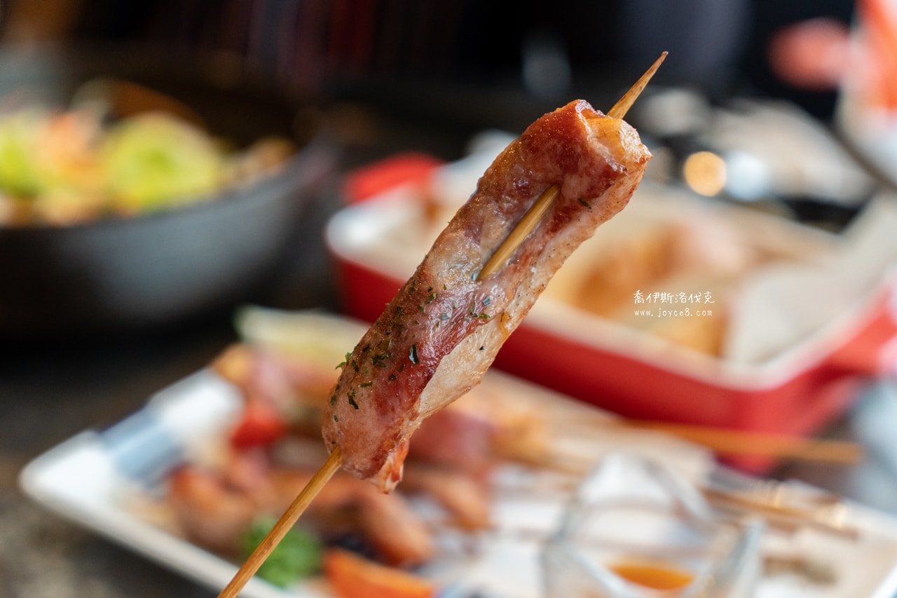 雛菊見雞肉串沾醬特寫