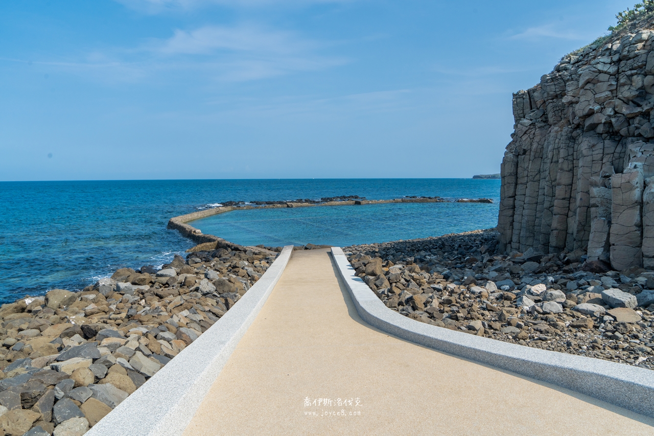 池西岩瀑(九孔瀑布)西嶼景點,潮汐限定的廢棄九孔池秘境 - 第2張圖 池西岩瀑停車空地與周邊環境