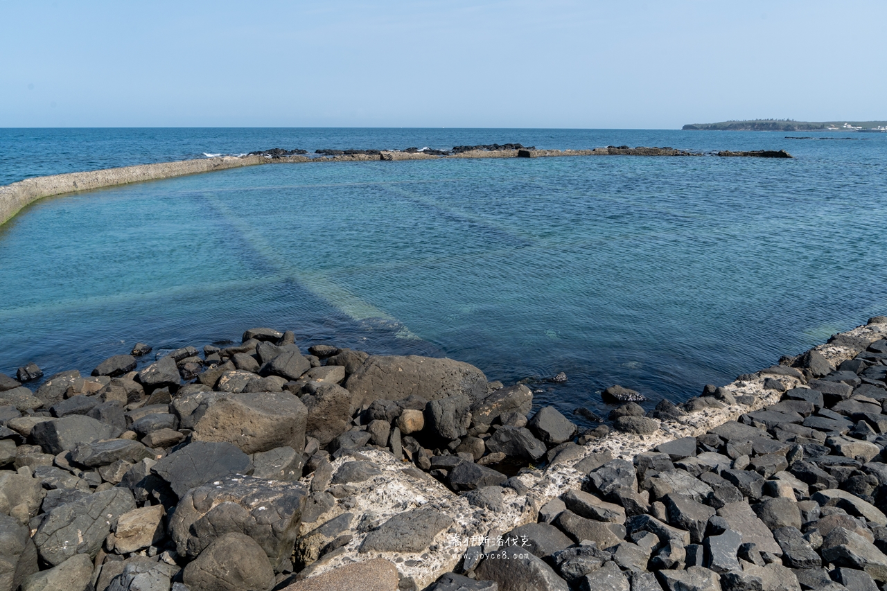 池西岩瀑(九孔瀑布)西嶼景點,潮汐限定的廢棄九孔池秘境 - 第5張圖 池西岩瀑廢棄九孔養殖池近拍