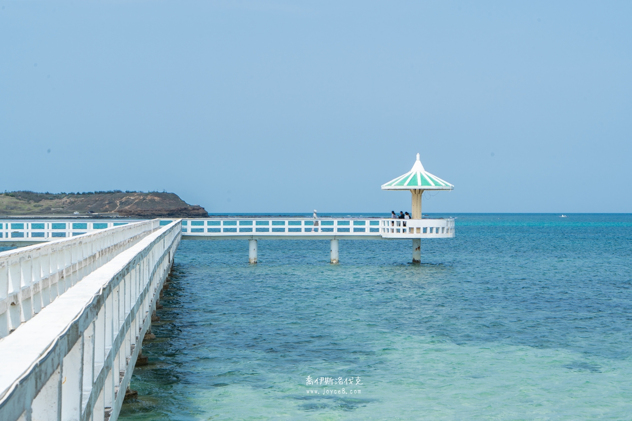 小池角雙曲橋漲潮時湛藍海水美景