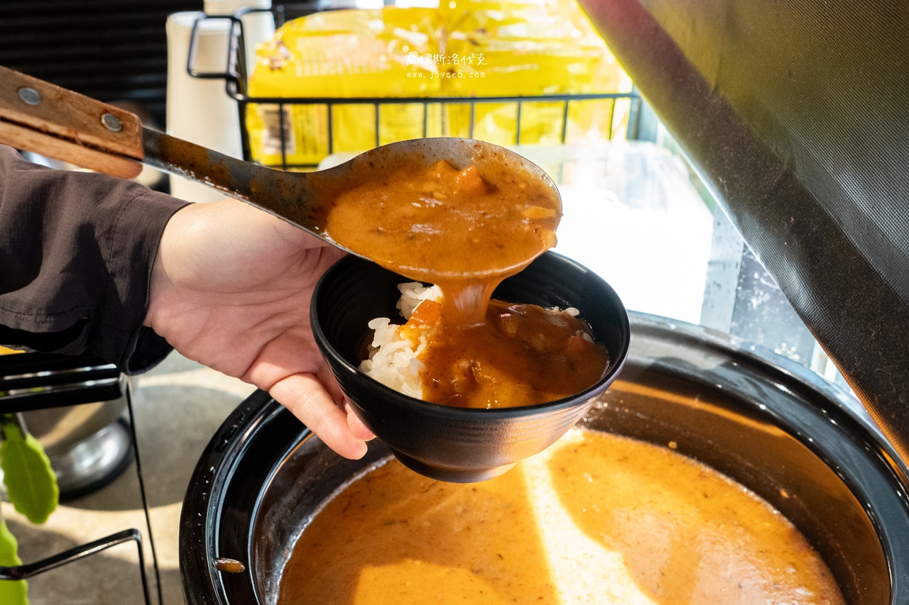 泰式紅咖哩醬淋白飯