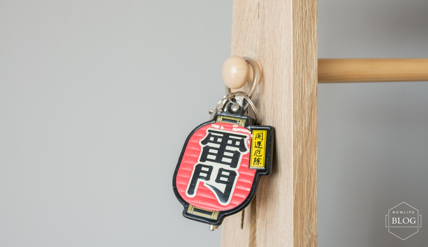 放玄關的衣帽架，讓客廳更整齊清爽的掛衣收納幫手