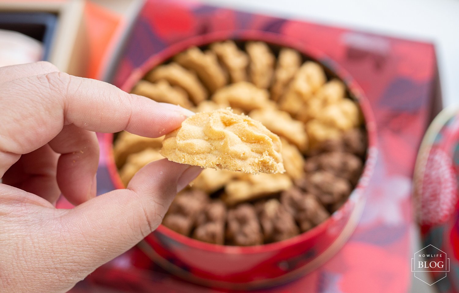 過年禮盒：鴻鼎菓子，好吃的曲奇餅乾、鳳凰酥！大紅喜氣的禮盒